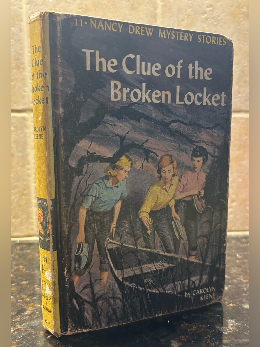 Vintage Nancy Drew #11 The Clue of the Broken Locket 1965